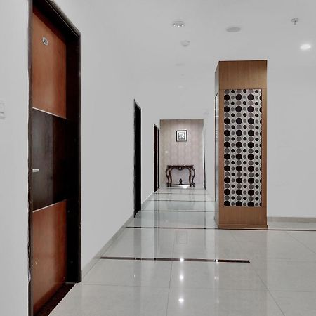 فندق Capital O Rudra Grand Near Kondapur X Road المظهر الخارجي الصورة