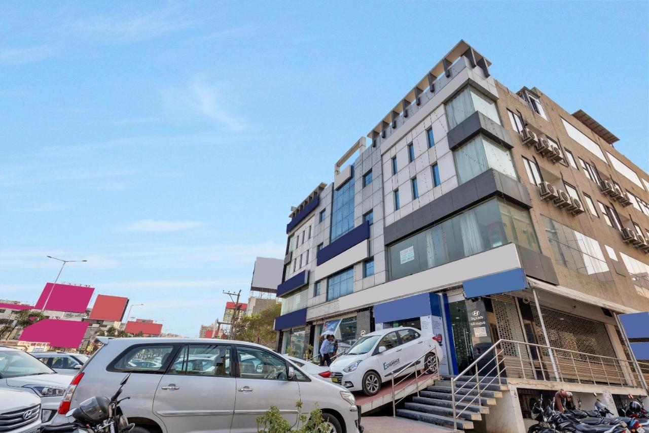 فندق Capital O Rudra Grand Near Kondapur X Road المظهر الخارجي الصورة