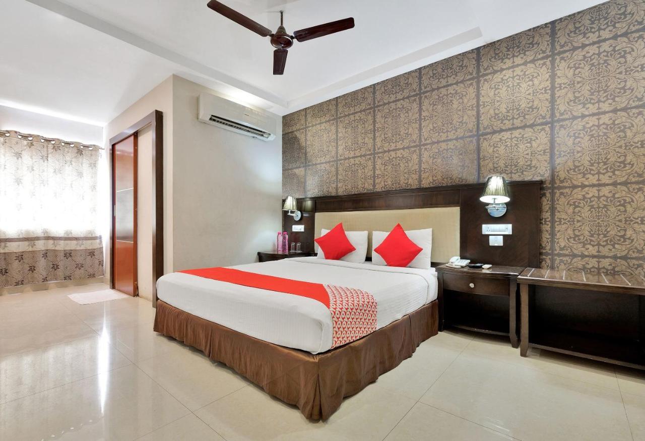 فندق Capital O Rudra Grand Near Kondapur X Road المظهر الخارجي الصورة