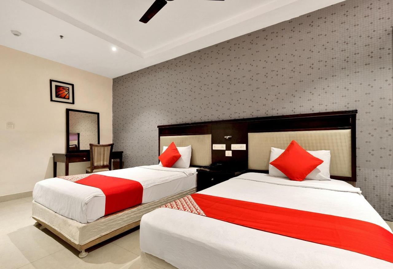 فندق Capital O Rudra Grand Near Kondapur X Road المظهر الخارجي الصورة