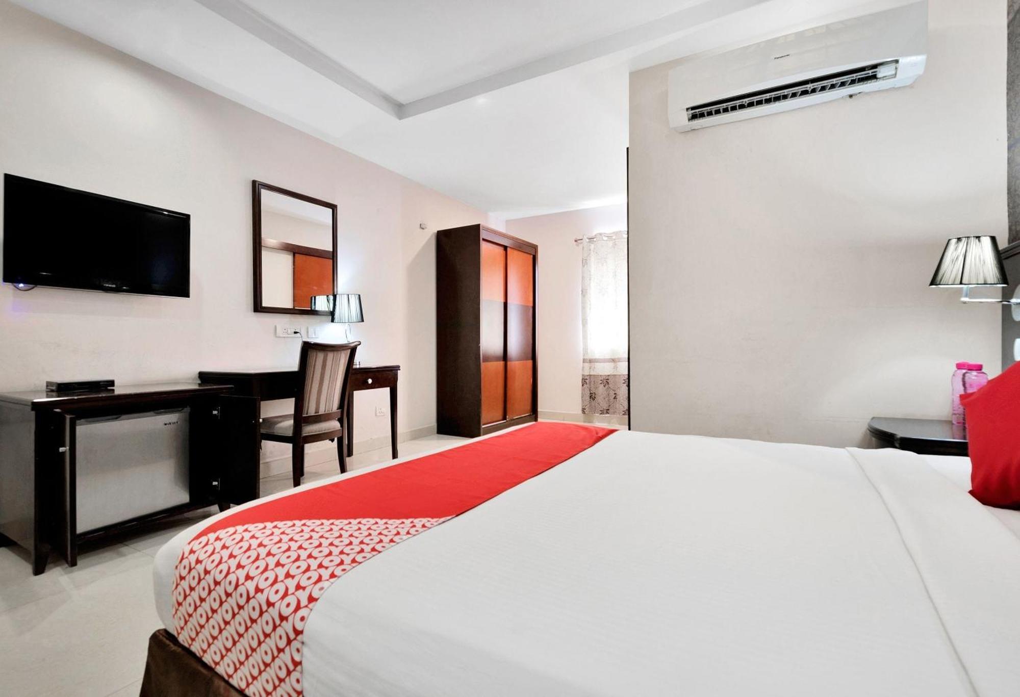 فندق Capital O Rudra Grand Near Kondapur X Road المظهر الخارجي الصورة
