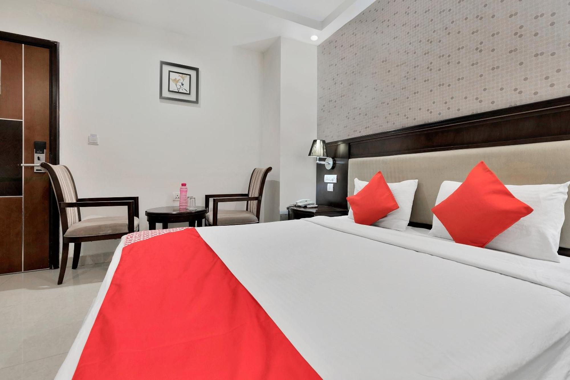 فندق Capital O Rudra Grand Near Kondapur X Road المظهر الخارجي الصورة